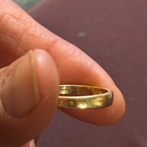 Elegant Gold Band Ring